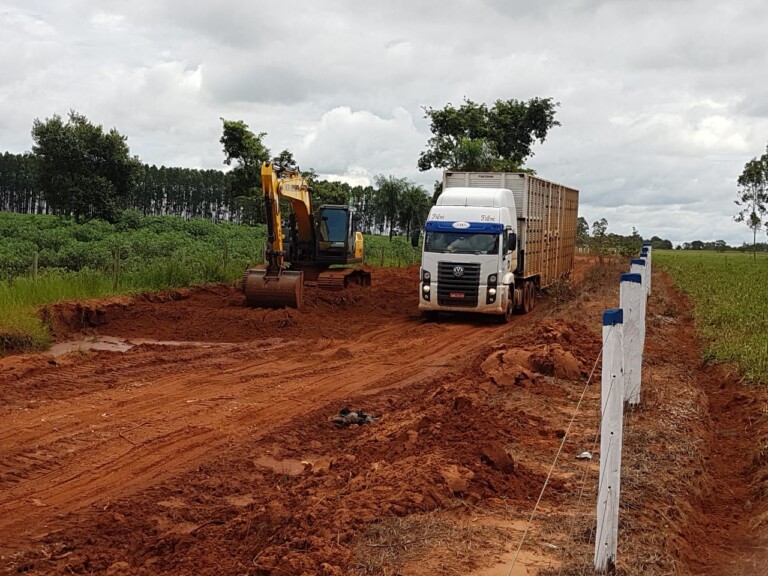Prefeitura de Naviraí executa a recuperação de estradas vicinais