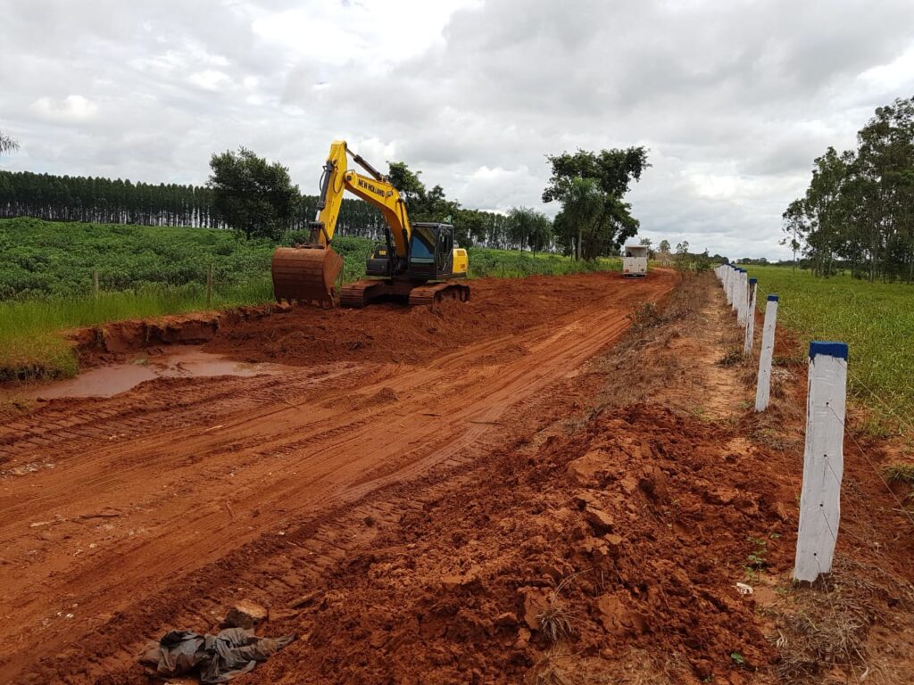 Imagem: Prefeitura de Naviraí executa a recuperação de estradas vicinais, 2021 - Assessoria de Imprensa