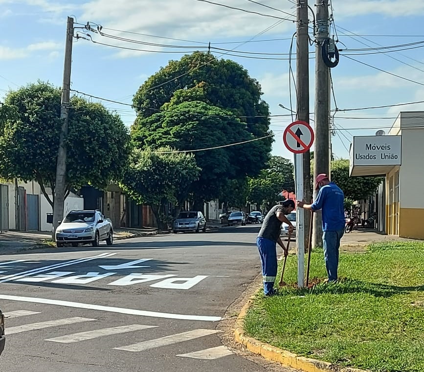 Imagem: Prefeitura executa a modernização viária em ruas do centro de Naviraí, 2021 - Assessoria de Imprensa
