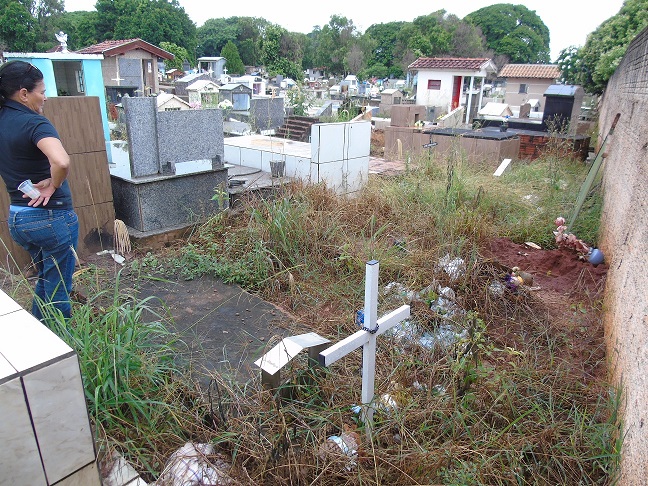 Serviços Públicos vai fazer exumações  no interior do cemitério de Naviraí