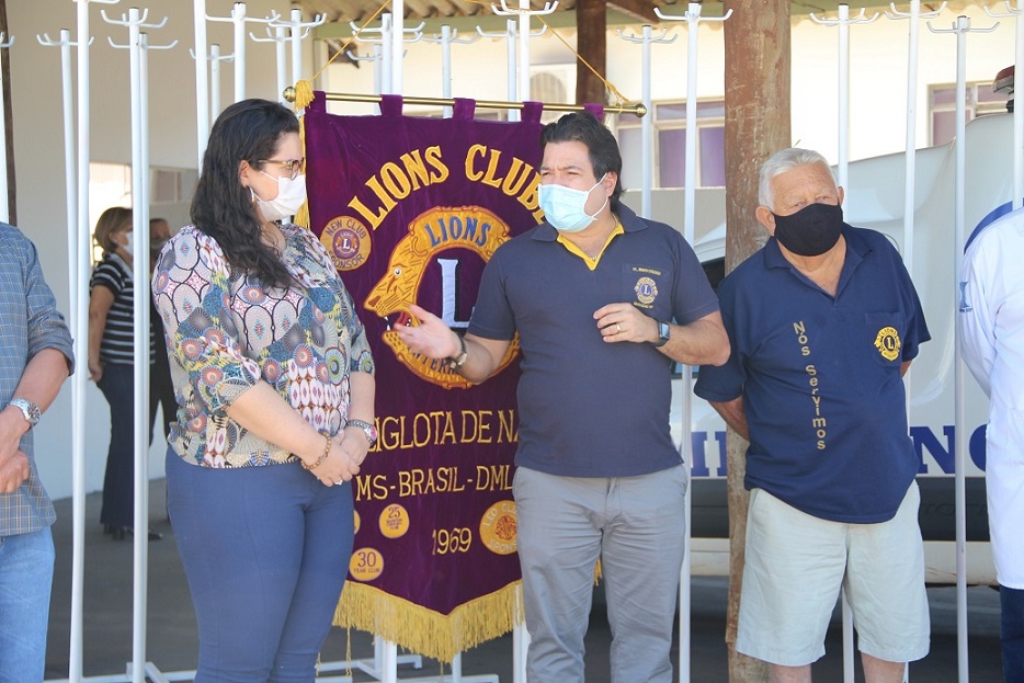 Imagem: Lions Clube doa 45 suportes de soro para o Hospital Municipal de Naviraí, 2021 - Assessoria de Imprensa