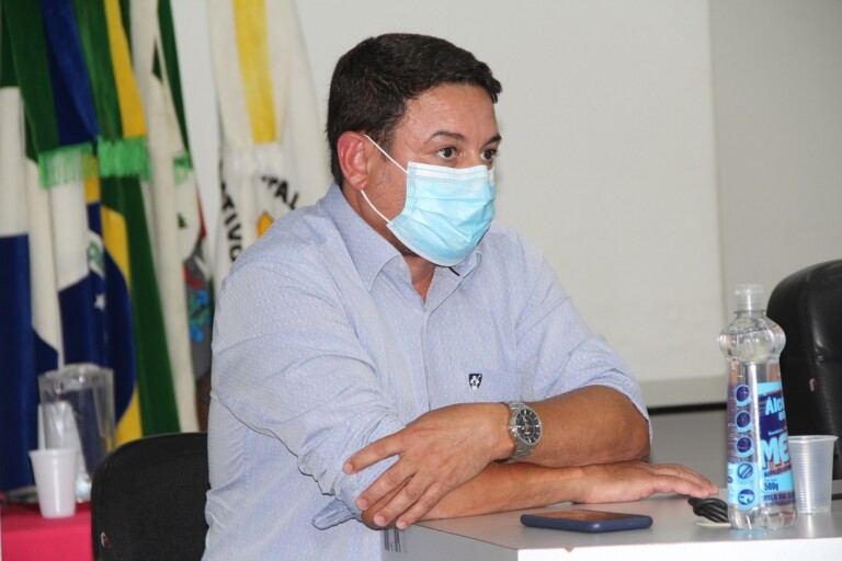 Governo de Naviraí apresenta na Câmara o novo gerente de Saúde