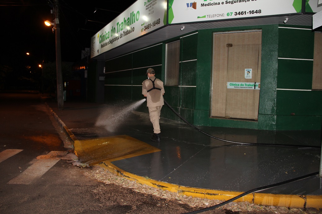 Imagem: Prefeitura de Naviraí e Bombeiros higienizam locais de grande fluxo de pessoas, 2021 - Assessoria de Imprensa