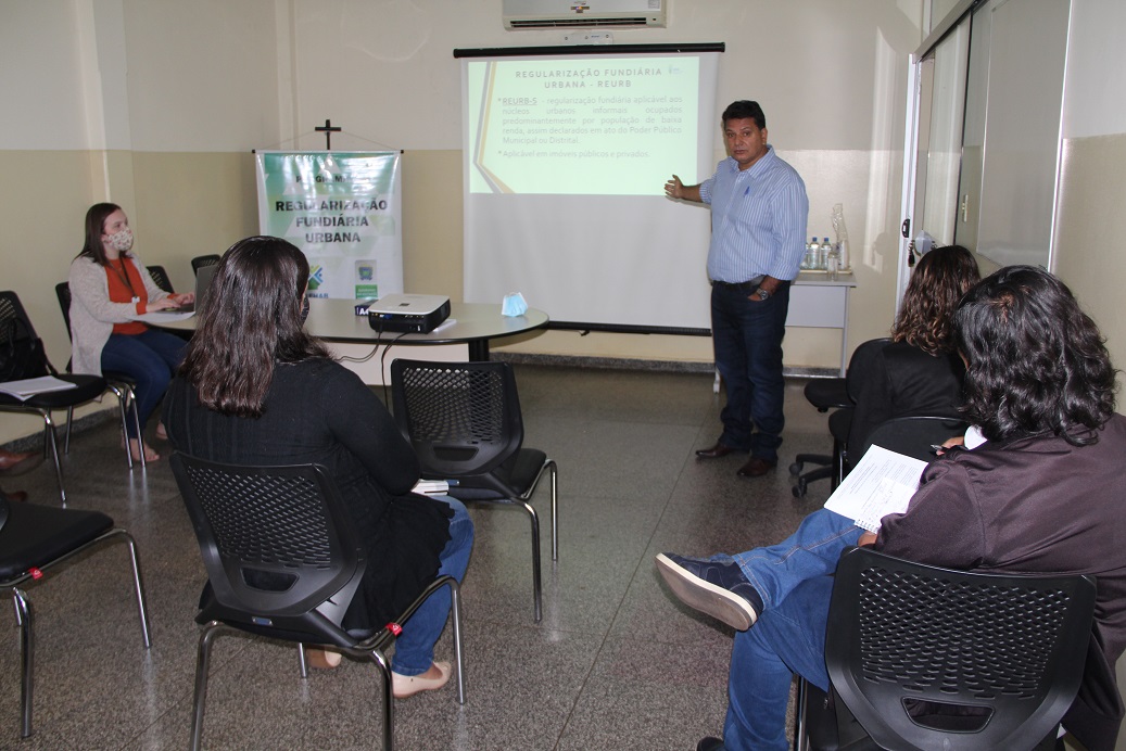 Naviraí discute regularização fundiária urbana da ação “Casa Verde e Amarela” Naviraí discute regularização fundiária urbana da ação “Casa Verde e Amarela”