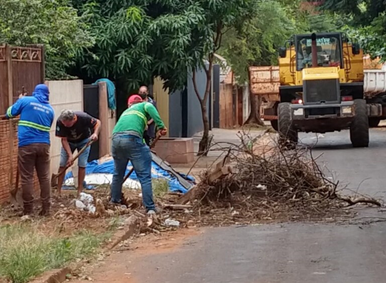 Prefeitura executa mutirão de limpeza no Jd Paraíso, Vila Alta e Vila Nova