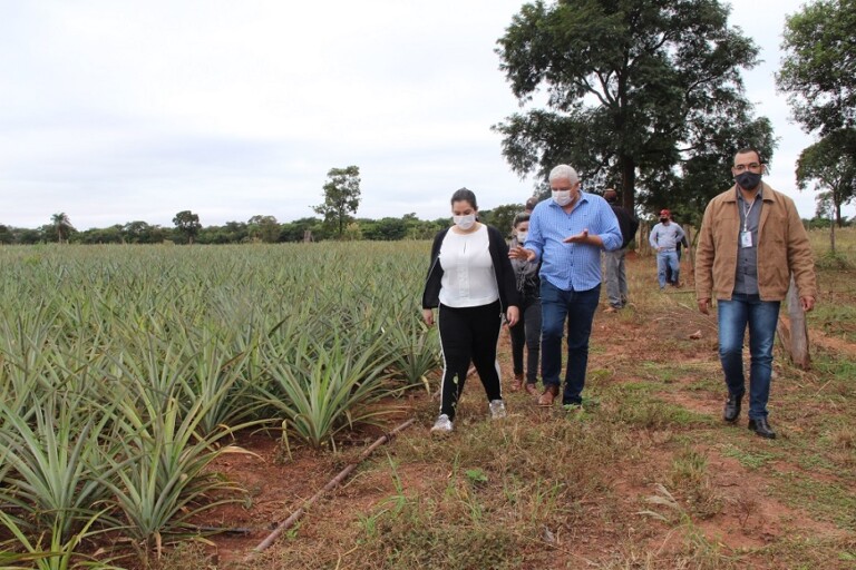 Governo de Naviraí visita Juncal e confirma incentivo aos agricultores familiares