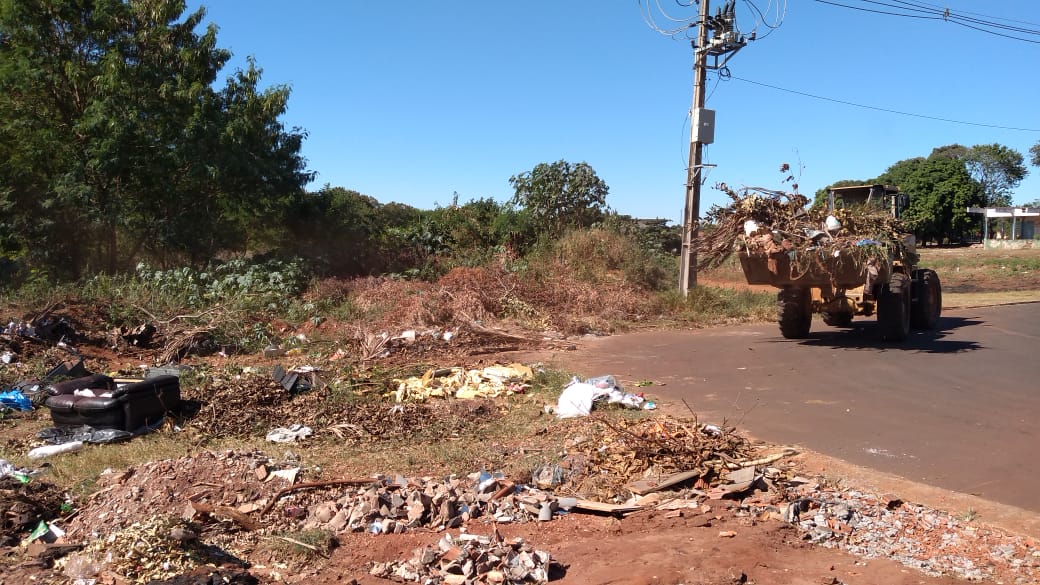 Imagem: Mutirão de limpeza é executado no bairro Odércio de Matos, 2021 - Assessoria de Imprensa