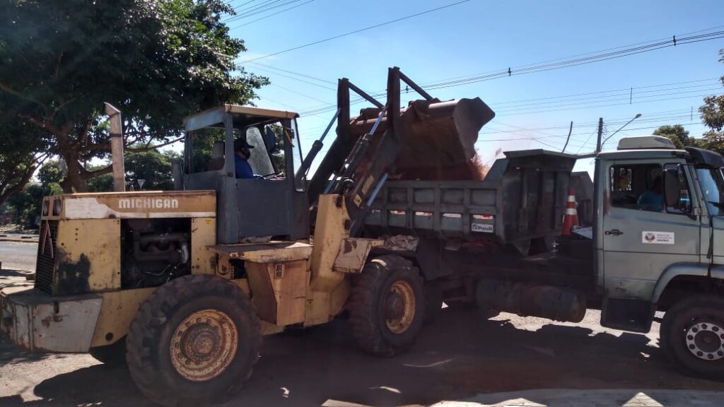 Imagem: Mutirão de limpeza é executado no bairro Odércio de Matos, 2021 - Assessoria de Imprensa