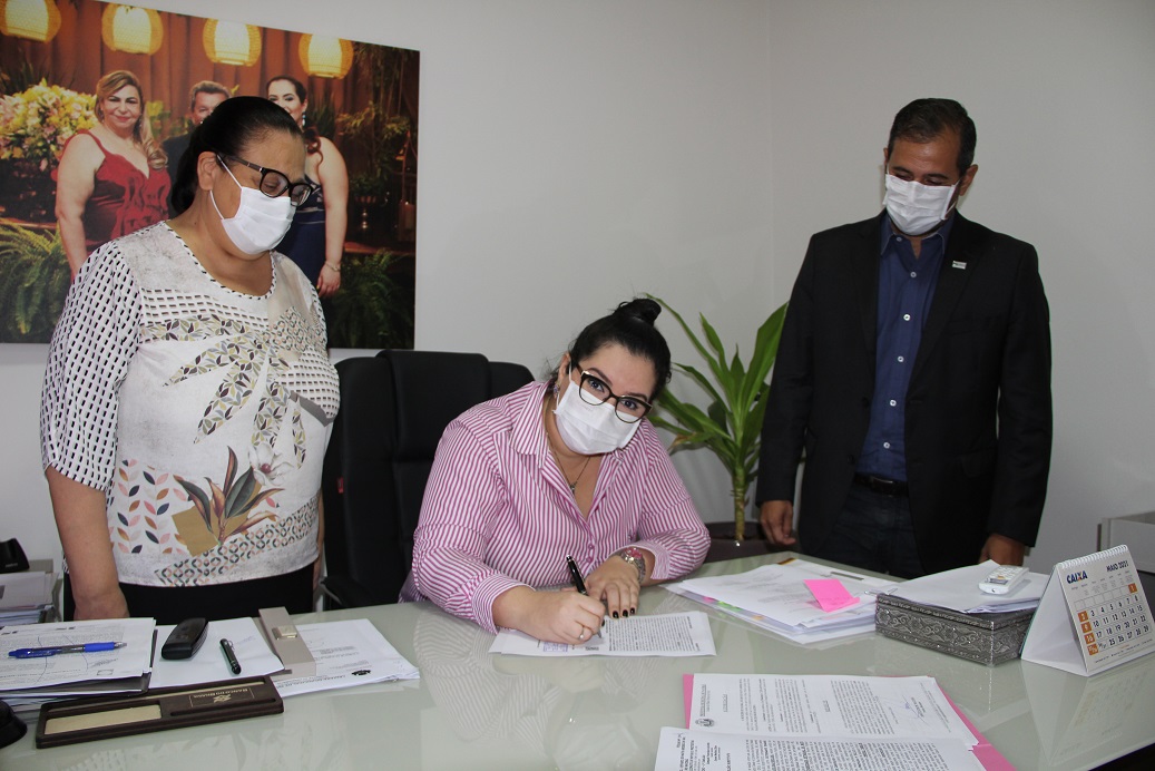 Governo de Naviraí assina doação de área para a UEMS – Naviraí Governo de Naviraí assina doação de área para a UEMS – Naviraí