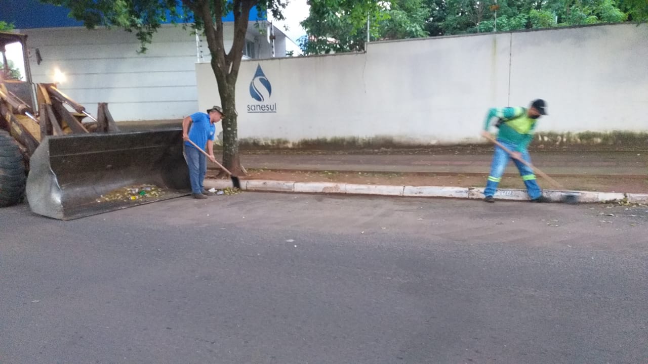 Imagem: Prefeitura começa limpeza geral de toda a área central de Naviraí, 2021 - Assessoria de Imprensa