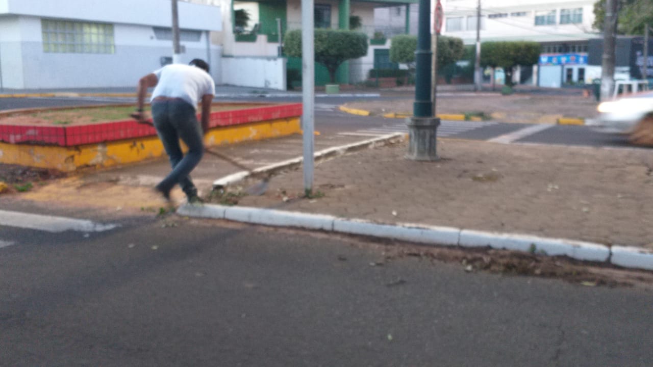 Imagem: Prefeitura começa limpeza geral de toda a área central de Naviraí, 2021 - Assessoria de Imprensa