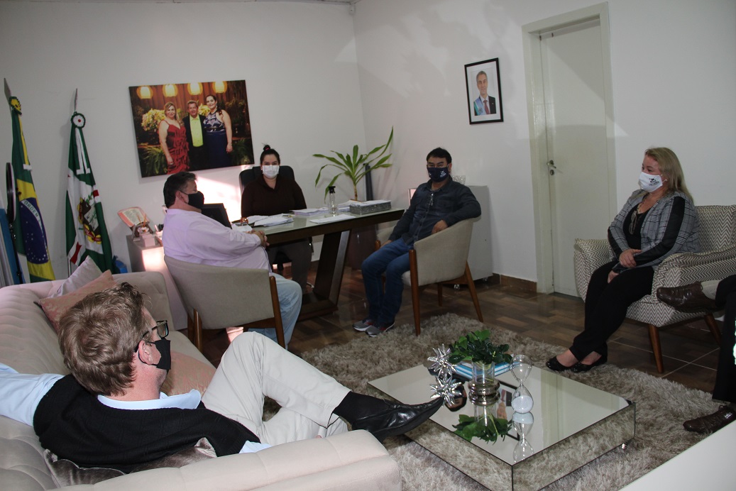 Governo de Naviraí atende recomendação do MP/MS e TCE/MS e pede revogação de reposição salarial