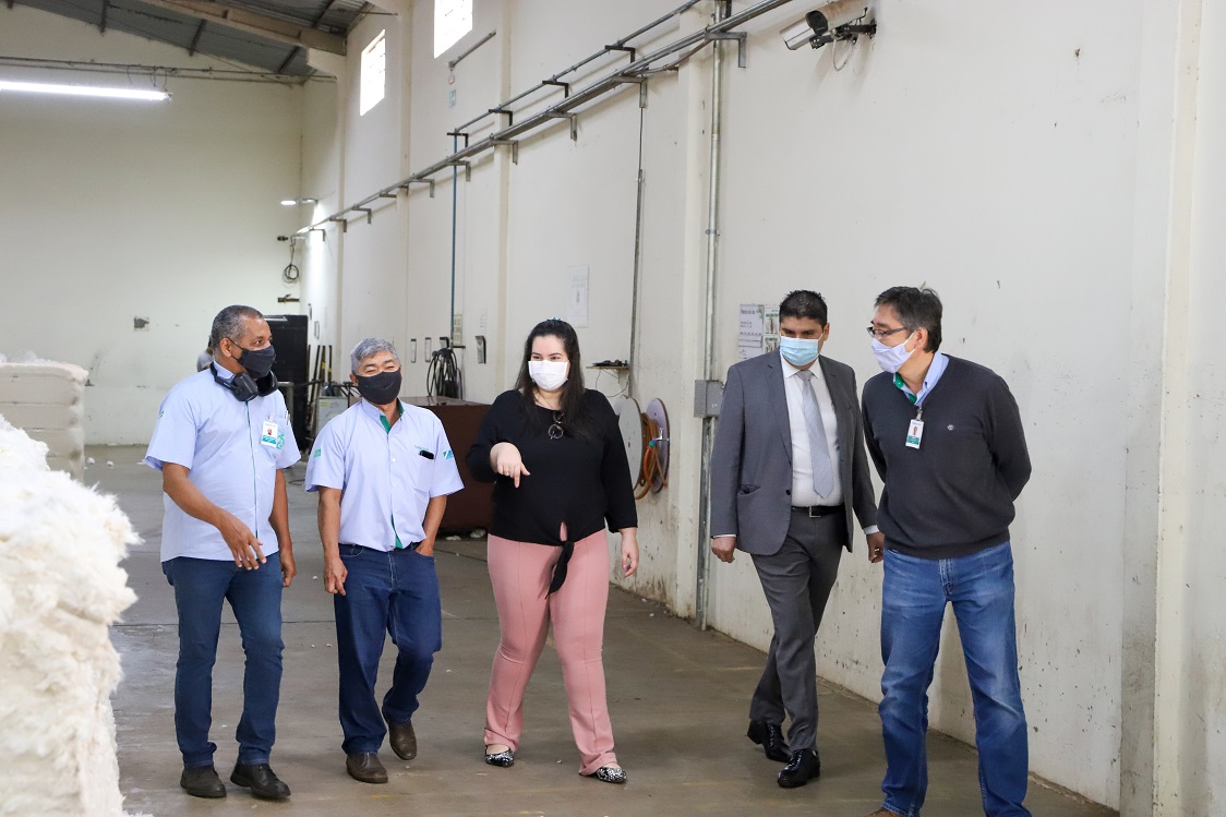 Imagem: Rhaiza Matos faz visita à unidade industrial da Copasul de Naviraí, 2021 - Assessoria de Imprensa