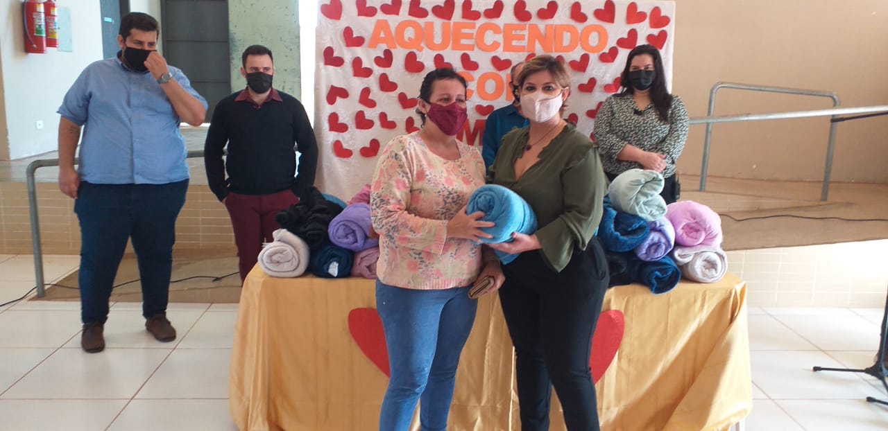 Imagem: Governos de Naviraí e do Estado doam cobertores às famílias de Naviraí, 2021 - Assessoria de Imprensa