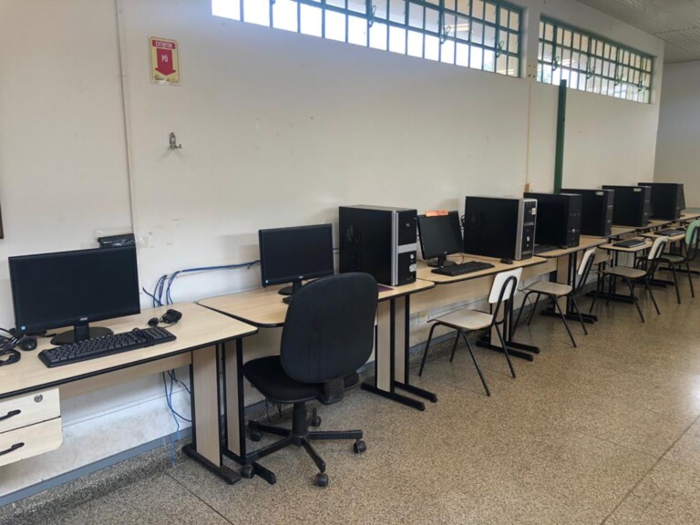 Gerência de Educação implanta a Biblioteca Tecnológica de Naviraí