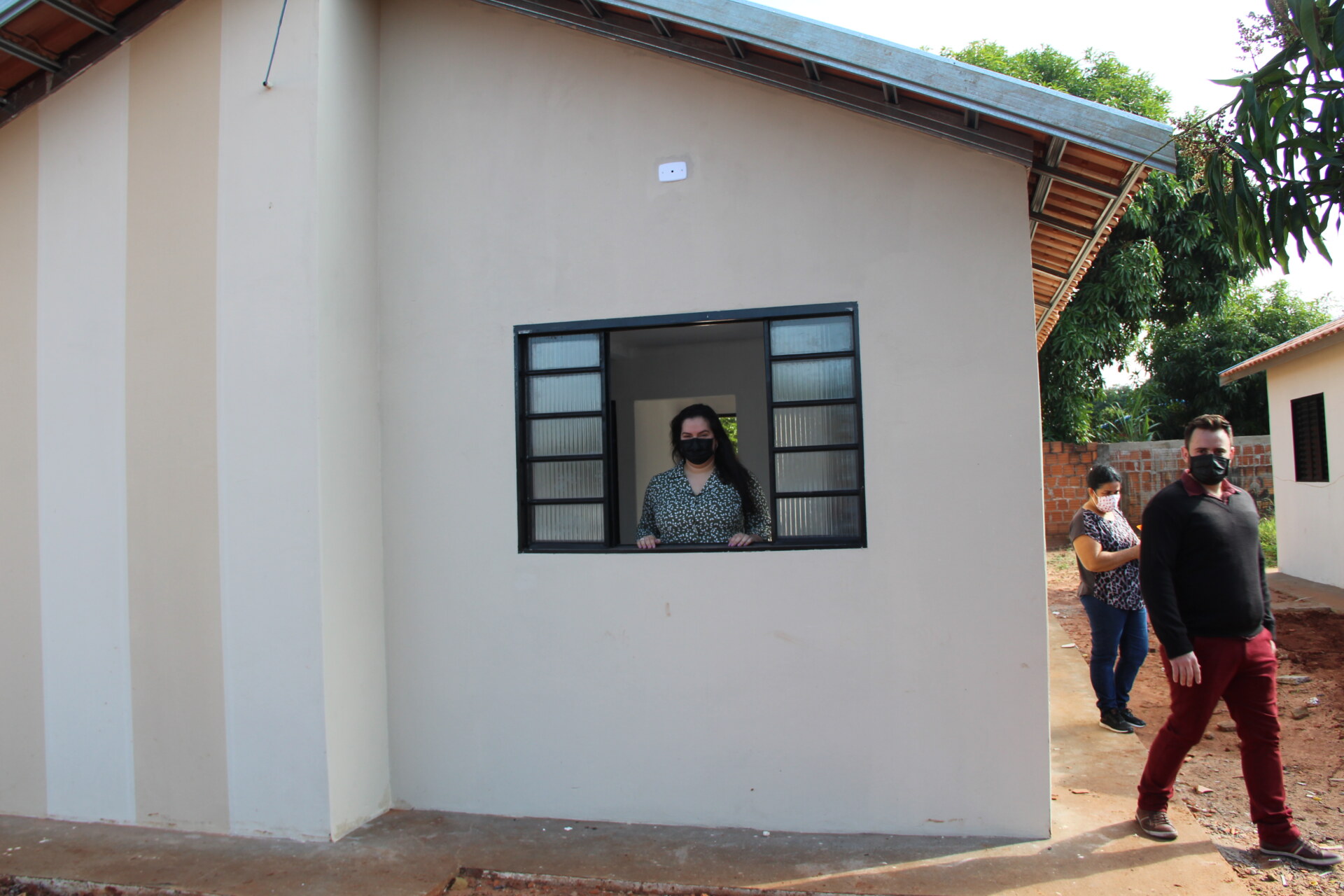 Prefeitura e Governo do Estado entregam casas em Naviraí