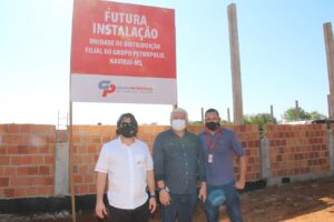 Imagem: Rhaiza Matos, vereadores e Guedes visitam obras do Grupo Petrópolis, 2021 - Assessoria de Imprensa