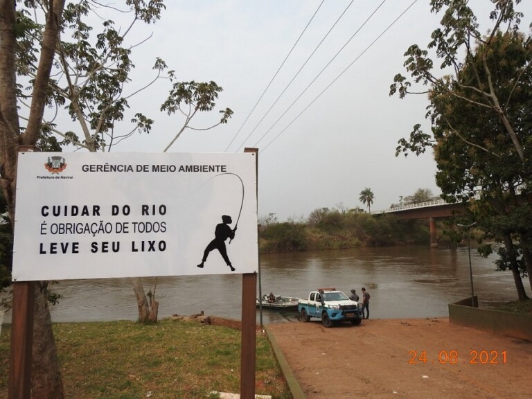 Prefeitura e PMA instalam placas educativas às margens do rio Amambai