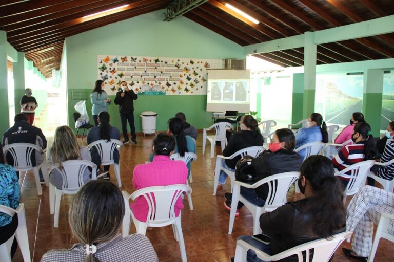 Governo de Naviraí participa de reunião com pais visando o início das aulas presenciais