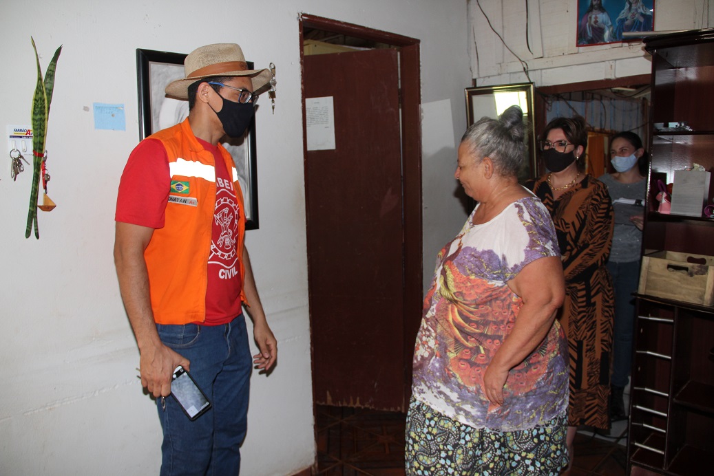 Imagem: Governo de Naviraí entrega telhas às famílias castigadas pelo temporal, 2021 - Assessoria de Imprensa