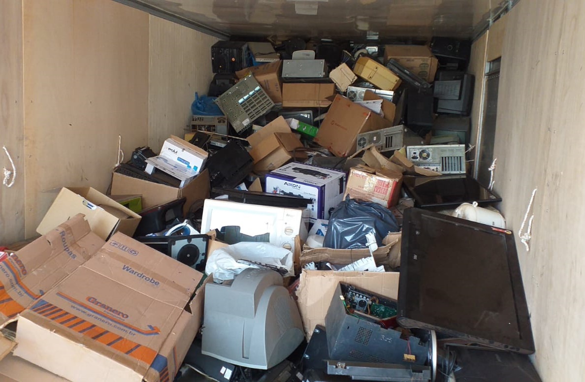 Prefeitura de Naviraí recolheu 5.840 kg de Lixo Eletrônico Prefeitura de Naviraí recolheu 5.840 kg de Lixo Eletrônico