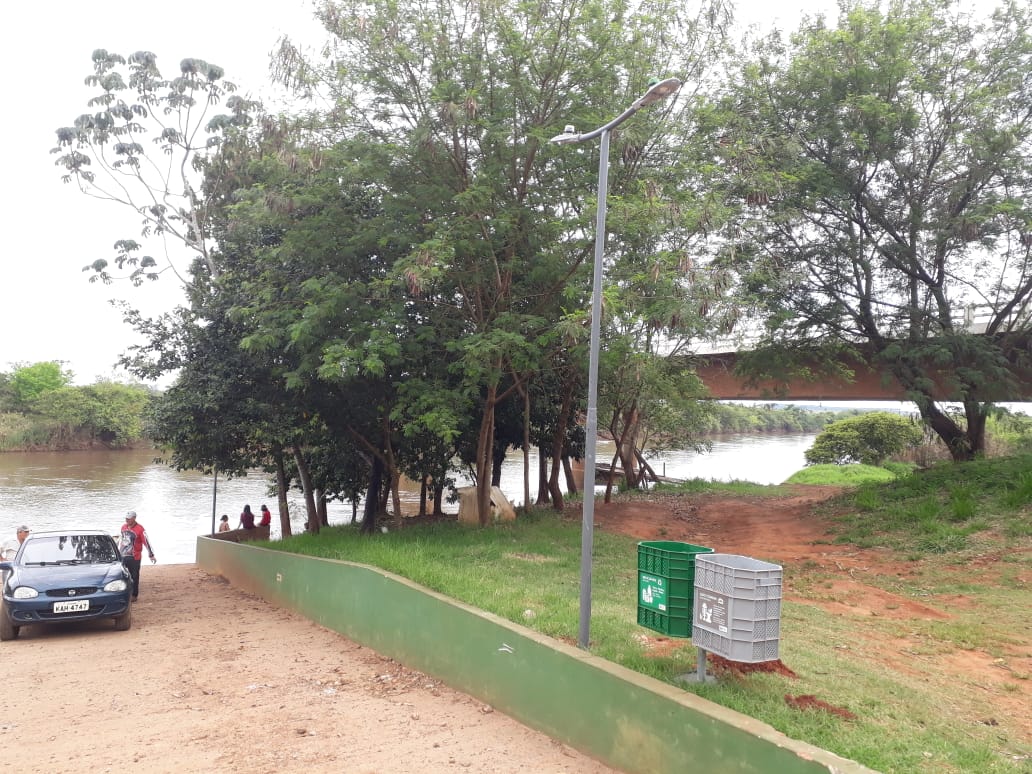 Imagem: Gerência de Meio Ambiente instala pares de lixeiras na área do “Beira Rio”, 2021 - Assessoria de Imprensa 