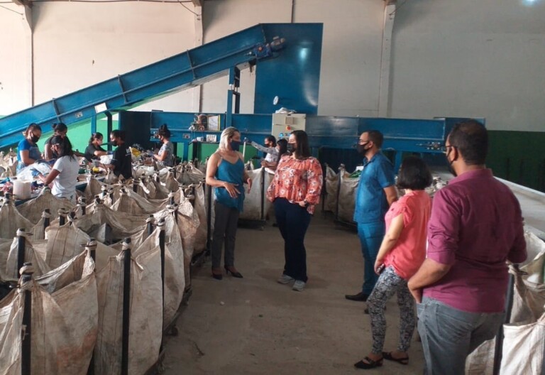 Governo de Naviraí recebe reivindicações da Cooperativa de Catadores de Recicláveis