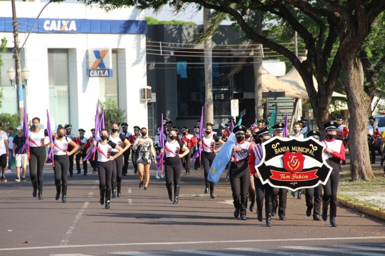 Banda Municipal Tom Jobim foi o destaque do “7 de Setembro” em Naviraí Banda Municipal Tom Jobim foi o destaque do “7 de Setembro” em Naviraí