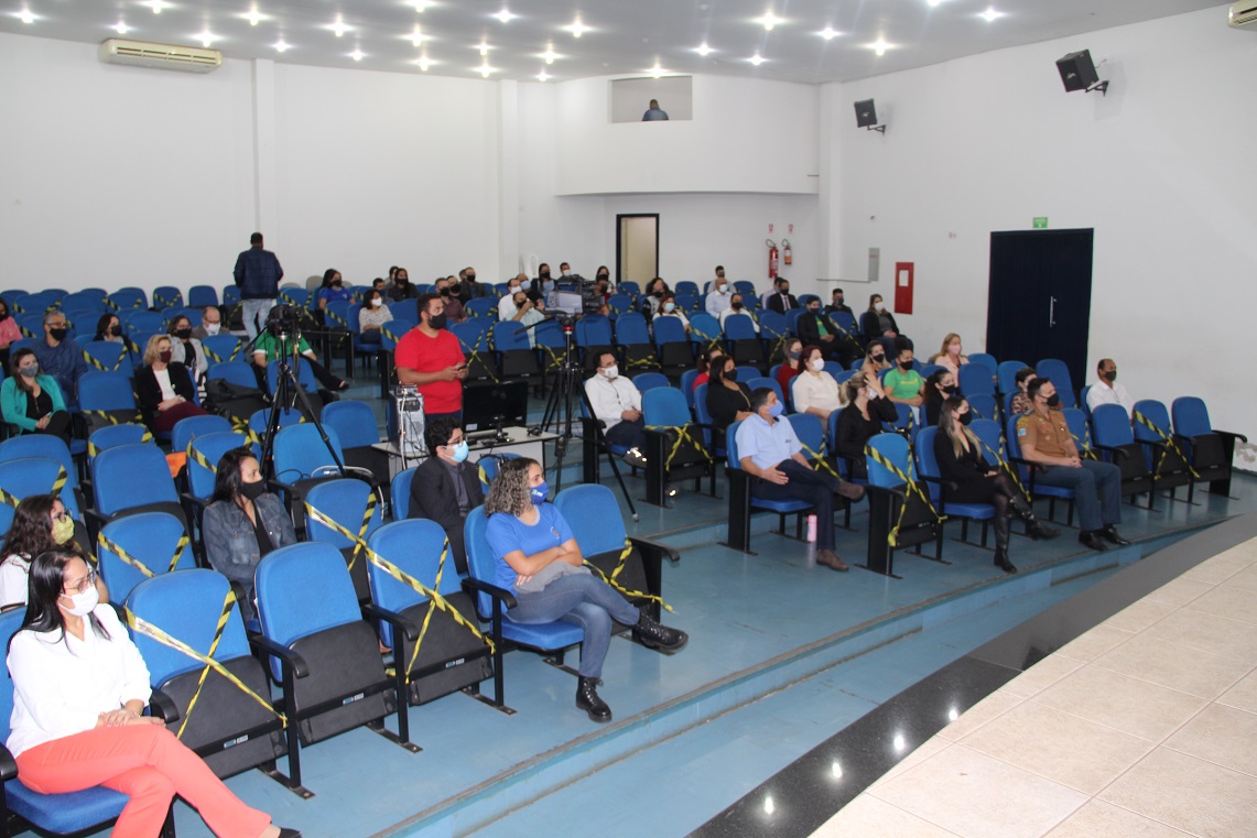 Imagem: Rhaiza Matos participa da posse dos vereadores da Câmara Mirim de Naviraí, 2021 - Assessoria de Imprensa