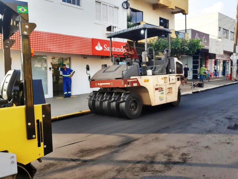 Prefeitura de Naviraí executa o recapeamento de ruas e avenidas