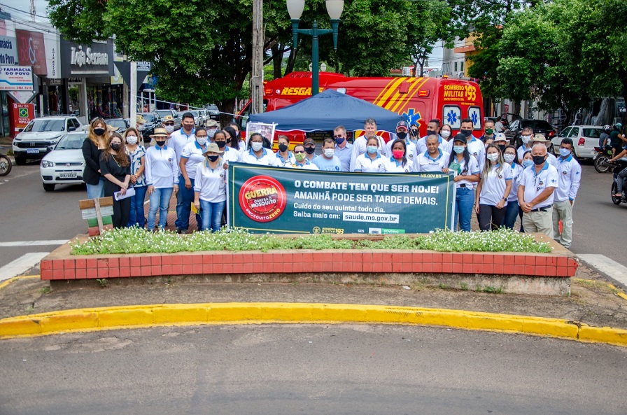 Autoridades de Naviraí participam de ação educativa de combate à dengue