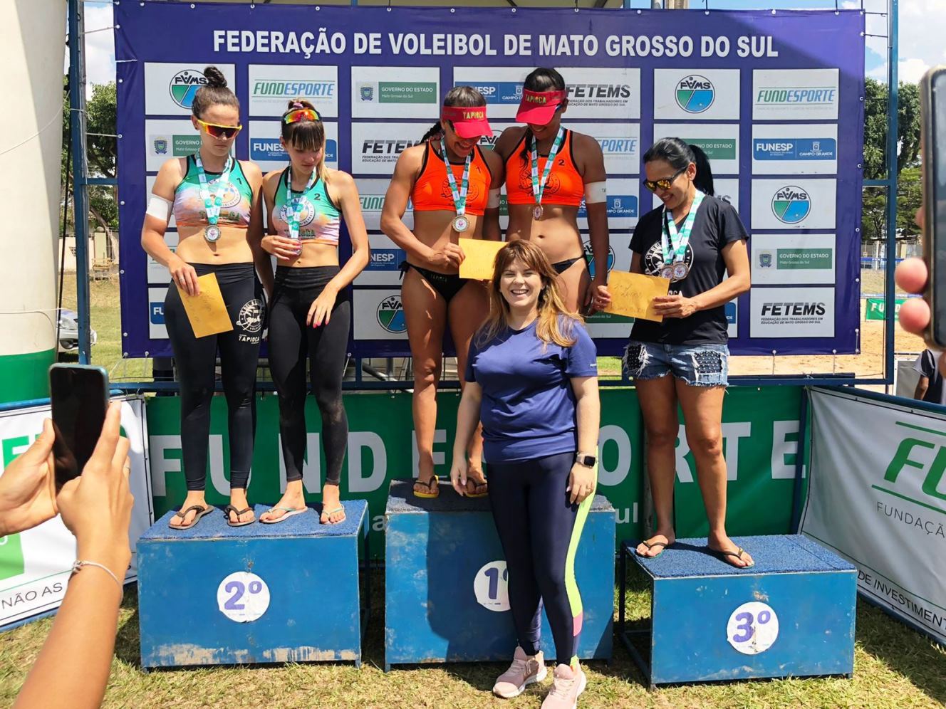 Imagem: Kadu e Antony, Dayane e Magda duplas campeãs do GP Naviraí de Vôlei de Praia, 2021 - Assessoria de Imprensa