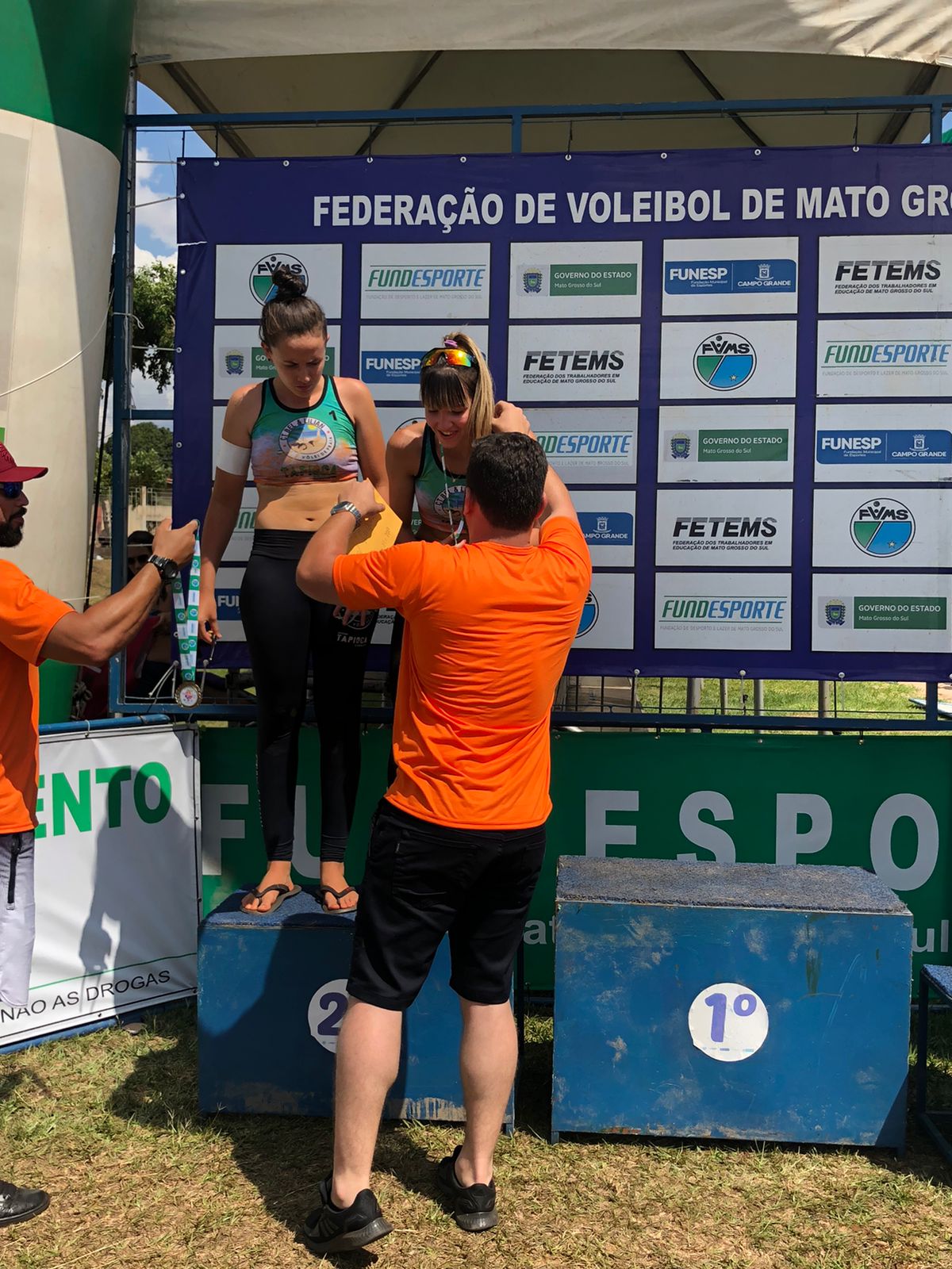 Imagem: Kadu e Antony, Dayane e Magda duplas campeãs do GP Naviraí de Vôlei de Praia, 2021 - Assessoria de Imprensa