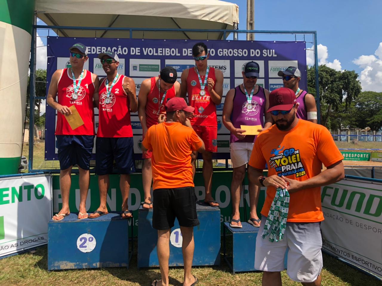 Imagem: Kadu e Antony, Dayane e Magda duplas campeãs do GP Naviraí de Vôlei de Praia, 2021 - Assessoria de Imprensa