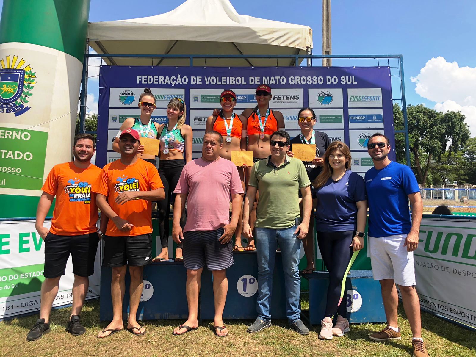 Imagem: Kadu e Antony, Dayane e Magda duplas campeãs do GP Naviraí de Vôlei de Praia, 2021 - Assessoria de Imprensa