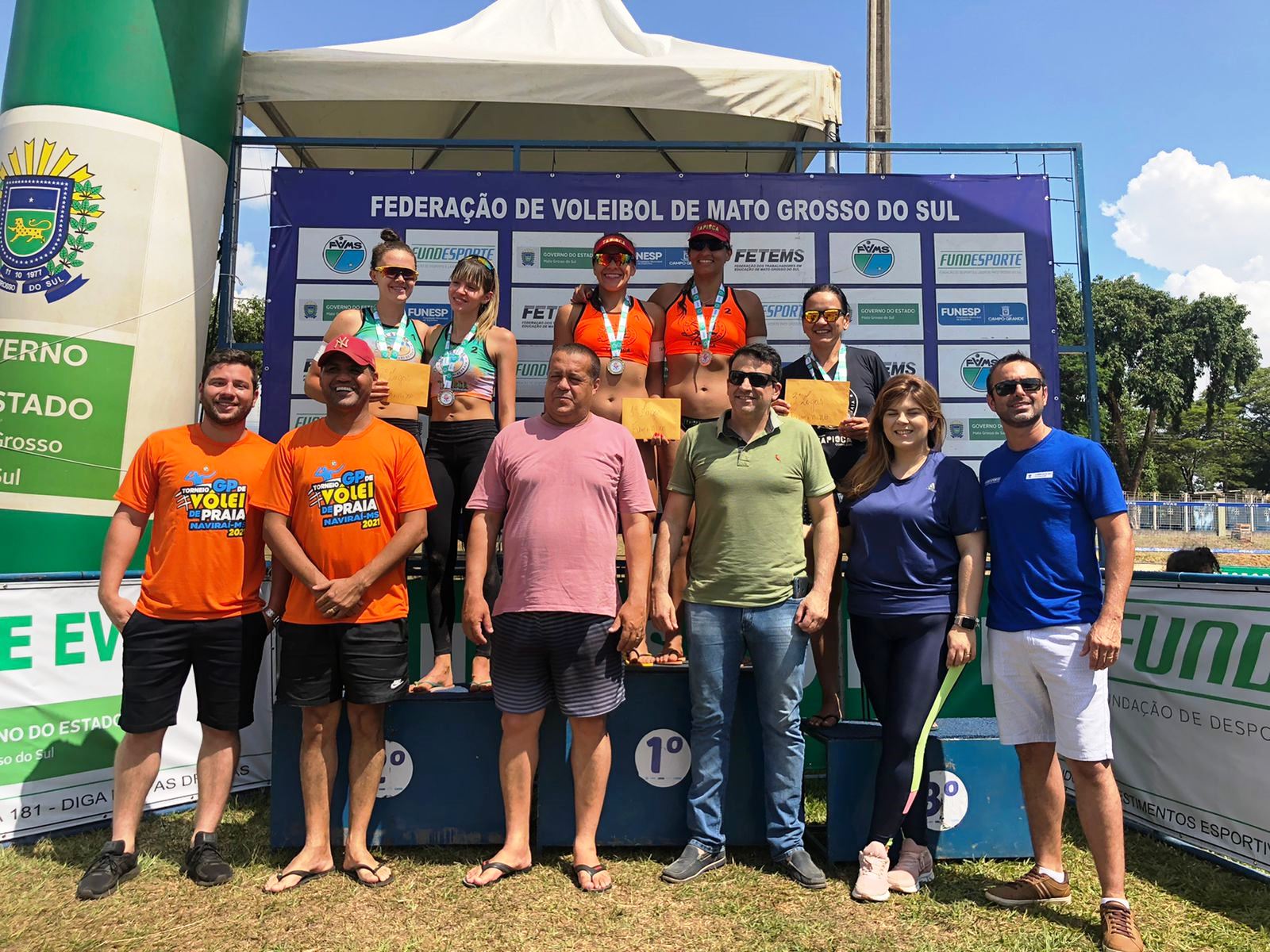 Imagem: Kadu e Antony, Dayane e Magda duplas campeãs do GP Naviraí de Vôlei de Praia, 2021 - Assessoria de Imprensa