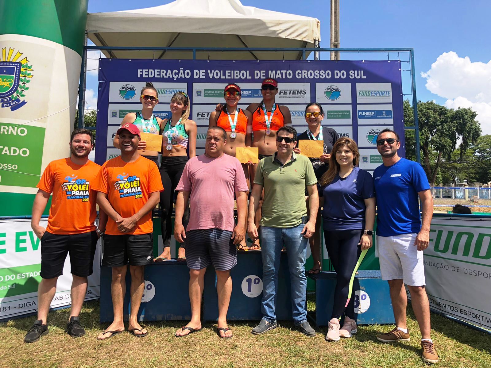 Imagem: Kadu e Antony, Dayane e Magda duplas campeãs do GP Naviraí de Vôlei de Praia, 2021 - Assessoria de Imprensa