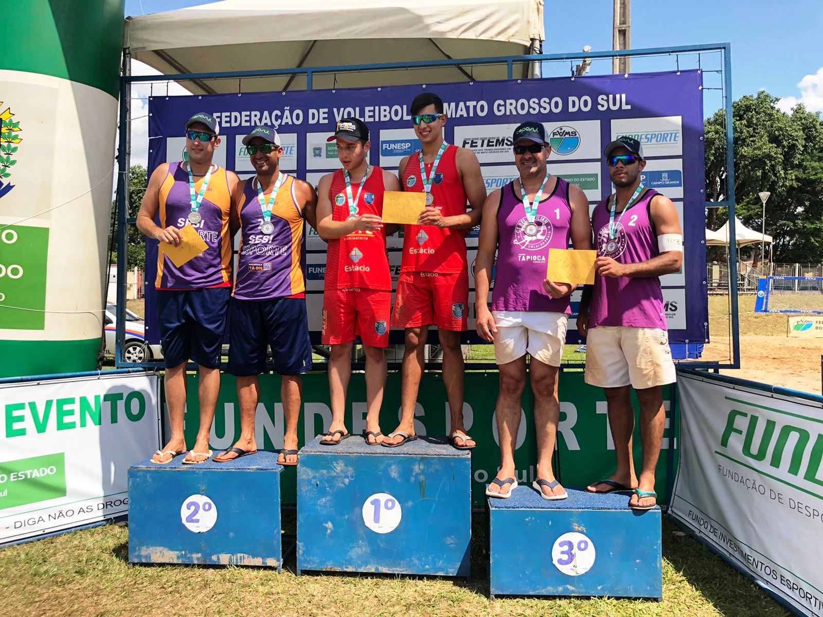 Imagem: Kadu e Antony, Dayane e Magda duplas campeãs do GP Naviraí de Vôlei de Praia, 2021 - Assessoria de Imprensa