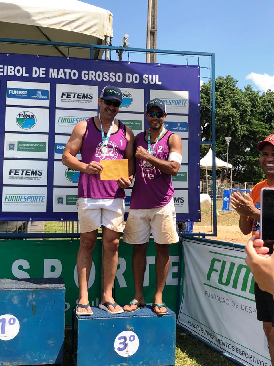 Imagem: Kadu e Antony, Dayane e Magda duplas campeãs do GP Naviraí de Vôlei de Praia, 2021 - Assessoria de Imprensa