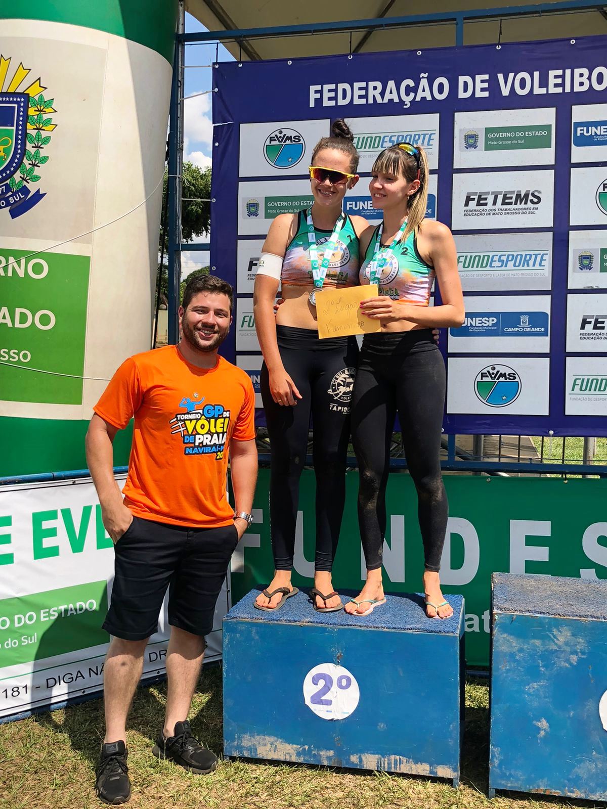 Imagem: Kadu e Antony, Dayane e Magda duplas campeãs do GP Naviraí de Vôlei de Praia, 2021 - Assessoria de Imprensa