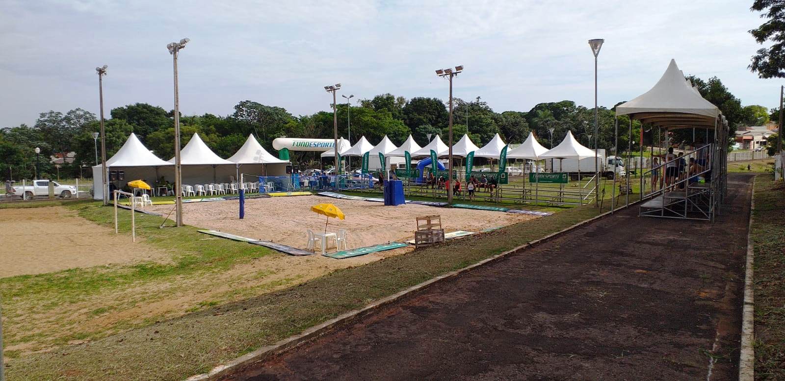 Imagem: Kadu e Antony, Dayane e Magda duplas campeãs do GP Naviraí de Vôlei de Praia, 2021 - Assessoria de Imprensa