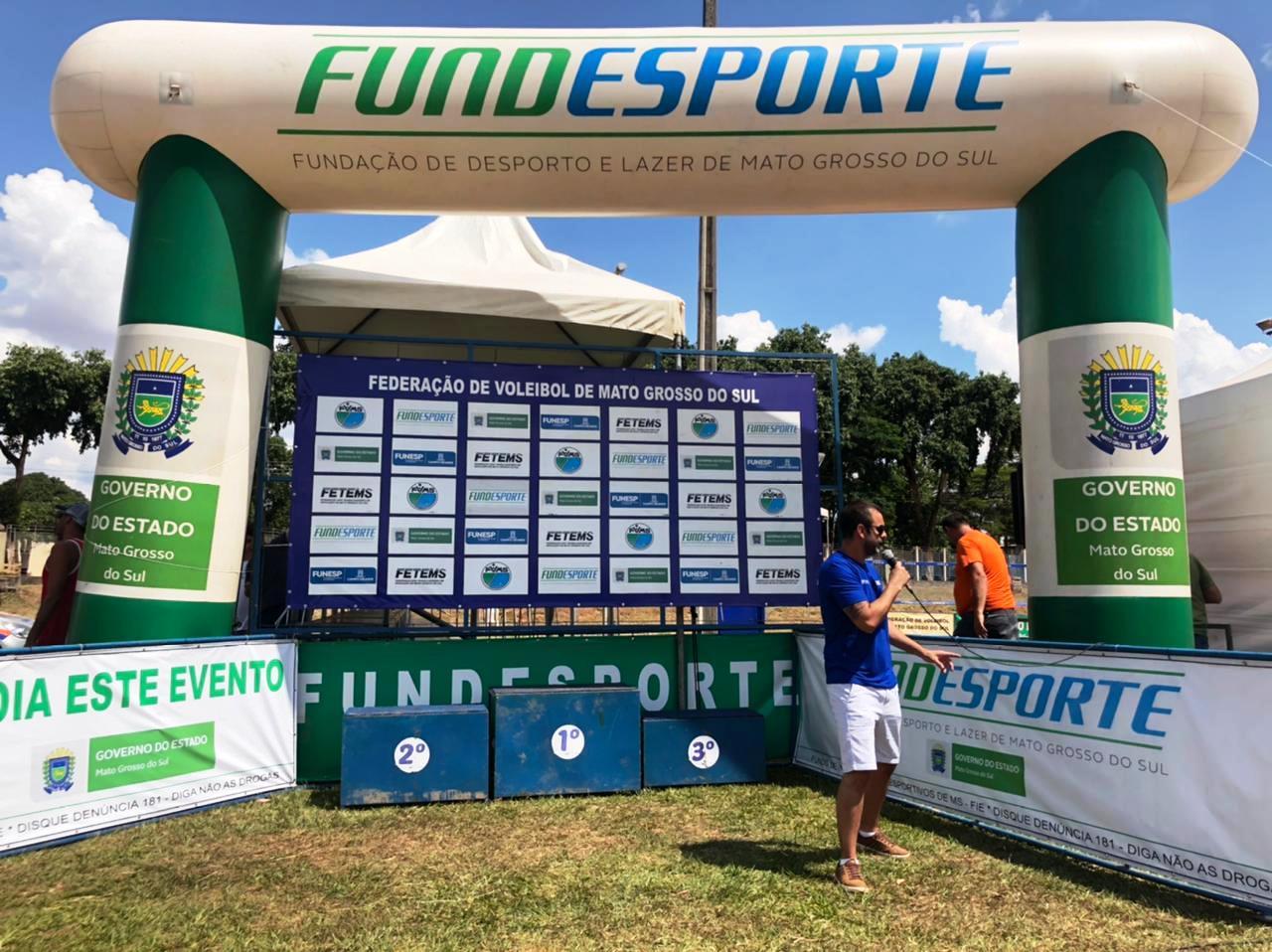 Imagem: Kadu e Antony, Dayane e Magda duplas campeãs do GP Naviraí de Vôlei de Praia, 2021 - Assessoria de Imprensa