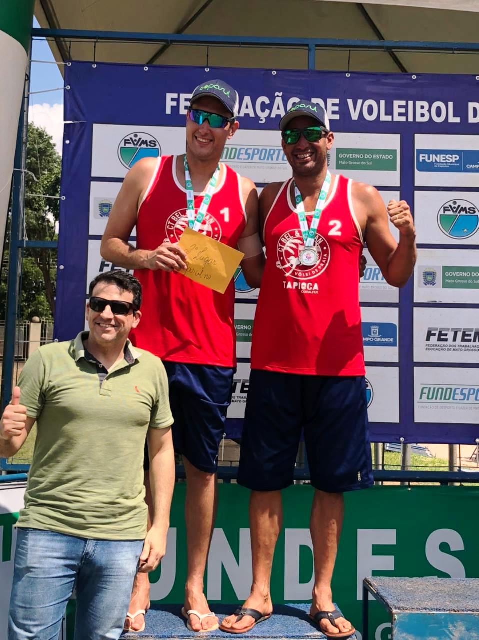 Imagem: Kadu e Antony, Dayane e Magda duplas campeãs do GP Naviraí de Vôlei de Praia, 2021 - Assessoria de Imprensa