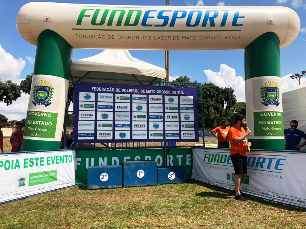 Imagem: Kadu e Antony, Dayane e Magda duplas campeãs do GP Naviraí de Vôlei de Praia, 2021 - Assessoria de Imprensa