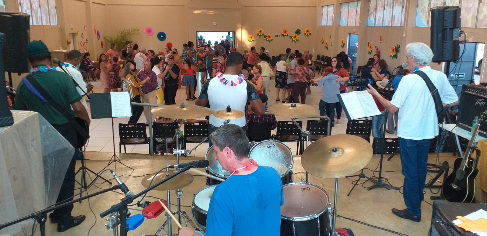 Naviraí finaliza atividades do Centro de Convivência com “1ª Festa Tropical”