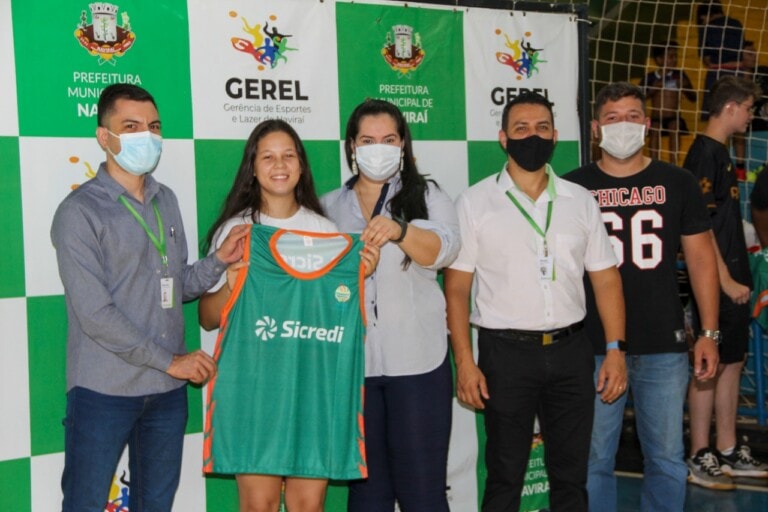 Fundo Social do Sicredi doa 125 coletes ao projeto “Nasce um Atleta” da GEREL
