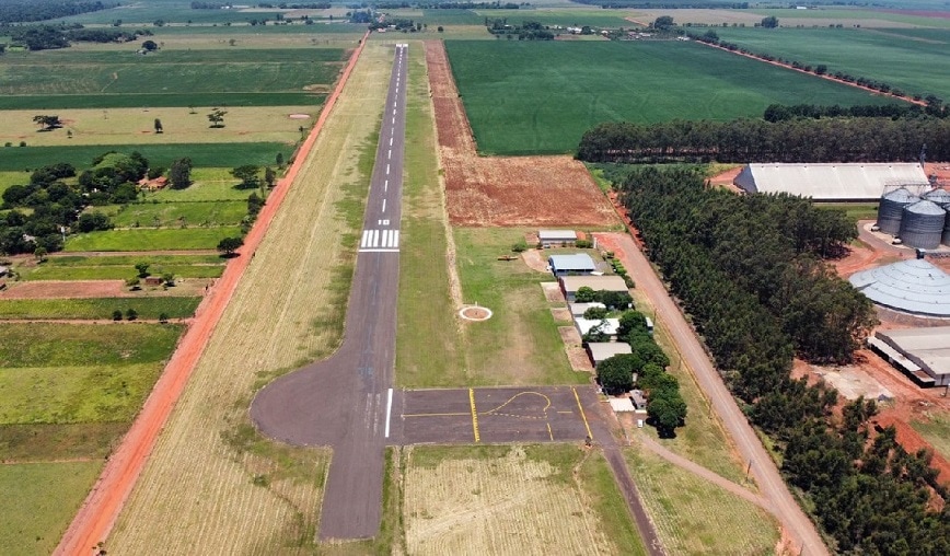 imagem: Prefeitura de Naviraí conclui sinalização e libera tráfego no aeroporto, 2021 - Assessoria de Imprensa