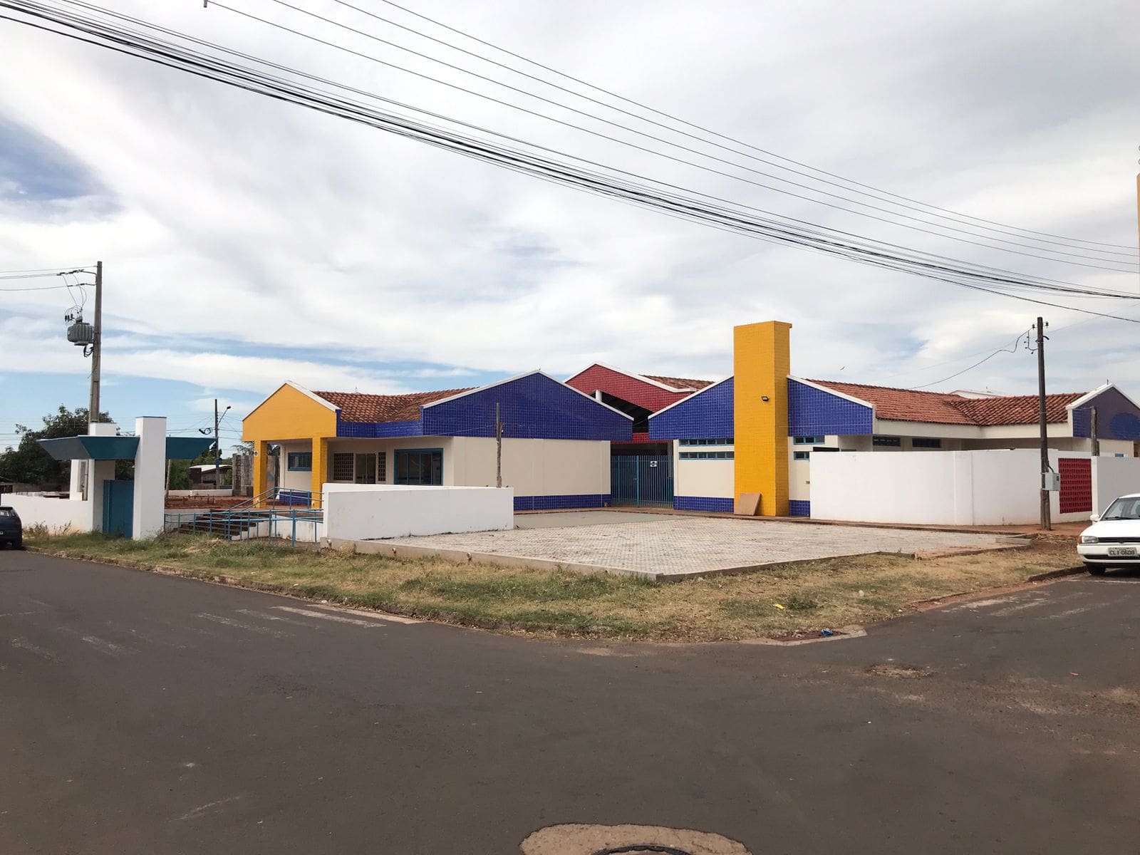 Gestão de Naviraí reinicia obra da Creche do Ipê parada há 10 anos