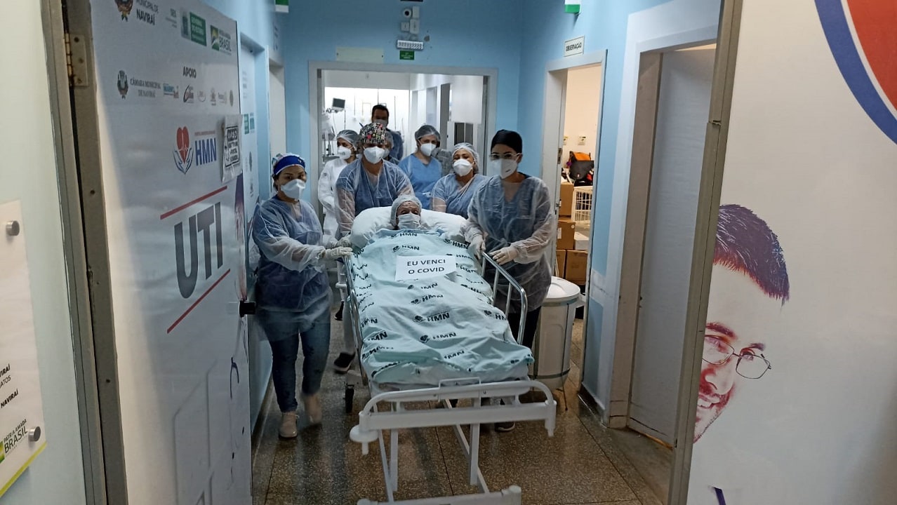 imagem: 1ª paciente a deixar a UTI Covid, ativada no Hospital de Naviraí, 2022 - Assessoria de Imprensa