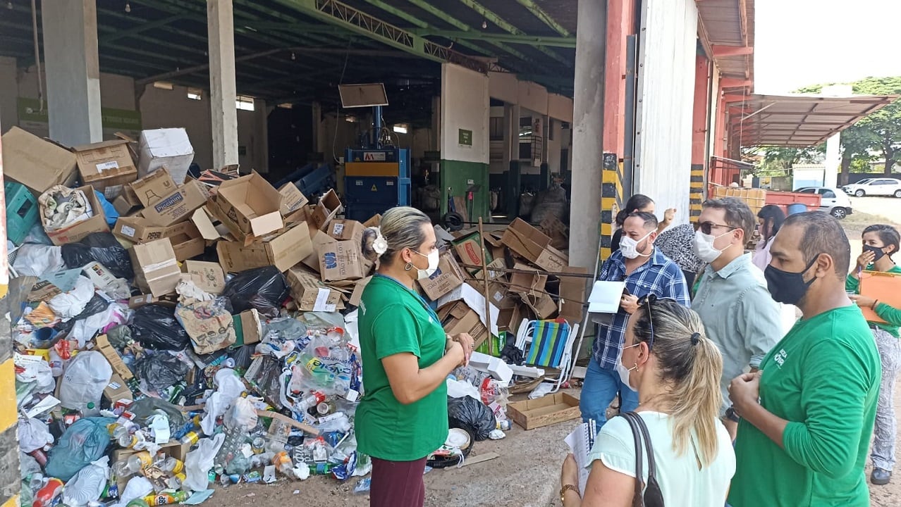 Ministério Público da Bahia busca em Naviraí experiência dos recicleiros